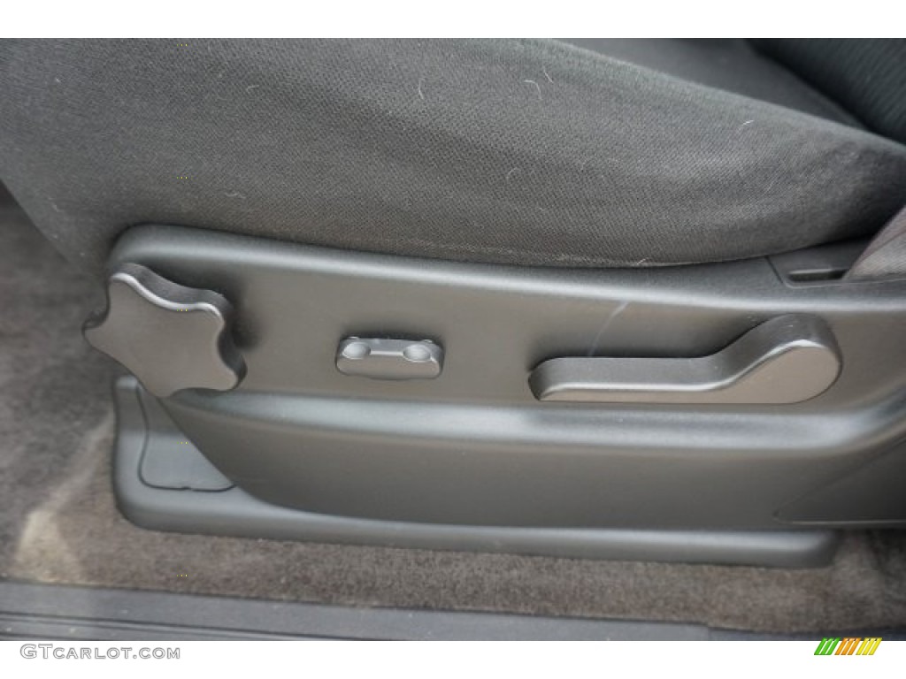 2011 Avalanche LS 4x4 - Summit White / Ebony photo #27