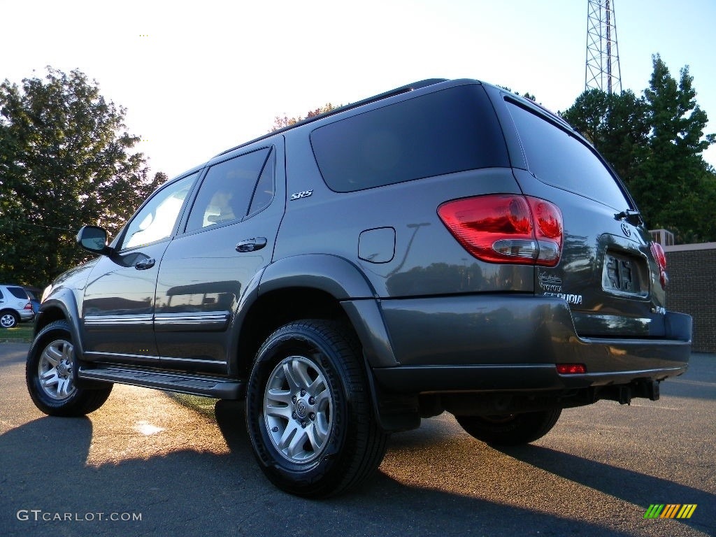 2006 Sequoia SR5 4WD - Phantom Gray Pearl / Light Charcoal photo #8