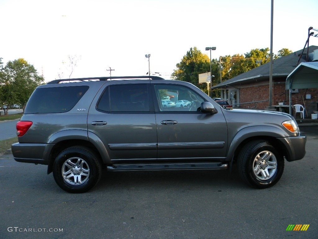 2006 Sequoia SR5 4WD - Phantom Gray Pearl / Light Charcoal photo #11