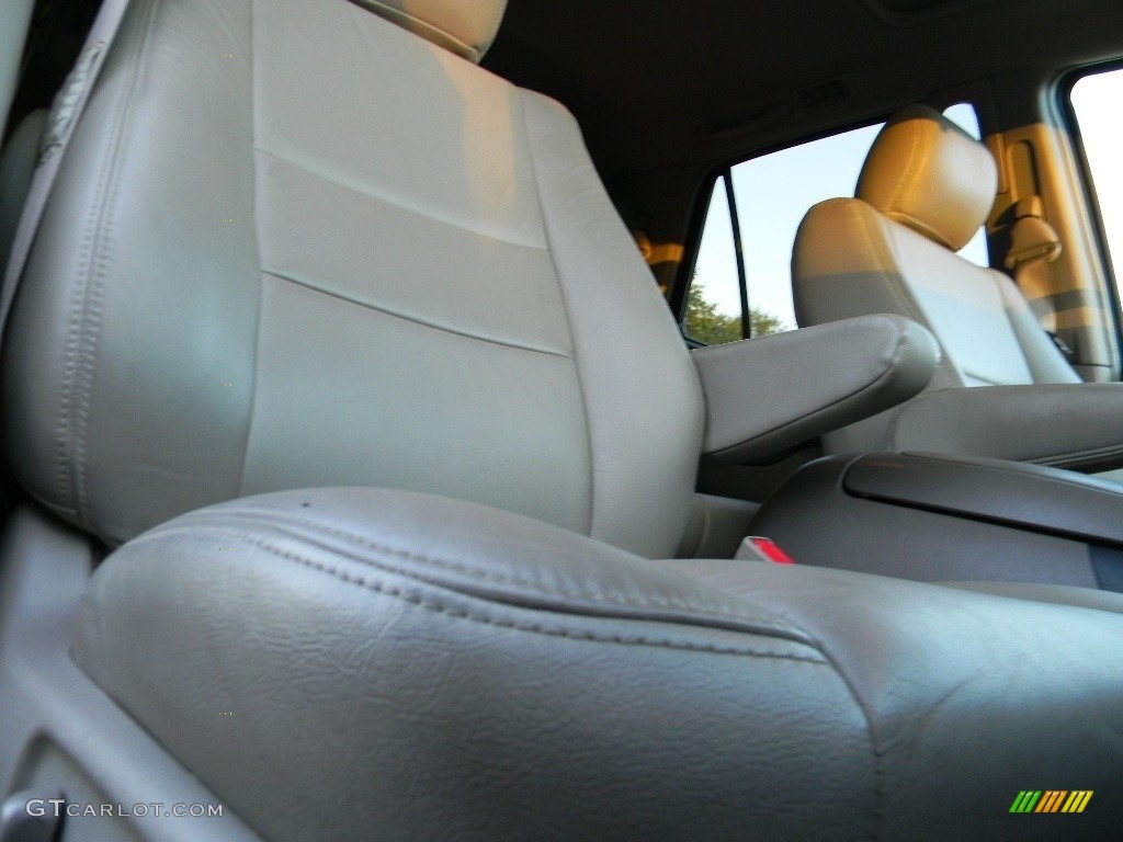 2006 Sequoia SR5 4WD - Phantom Gray Pearl / Light Charcoal photo #22