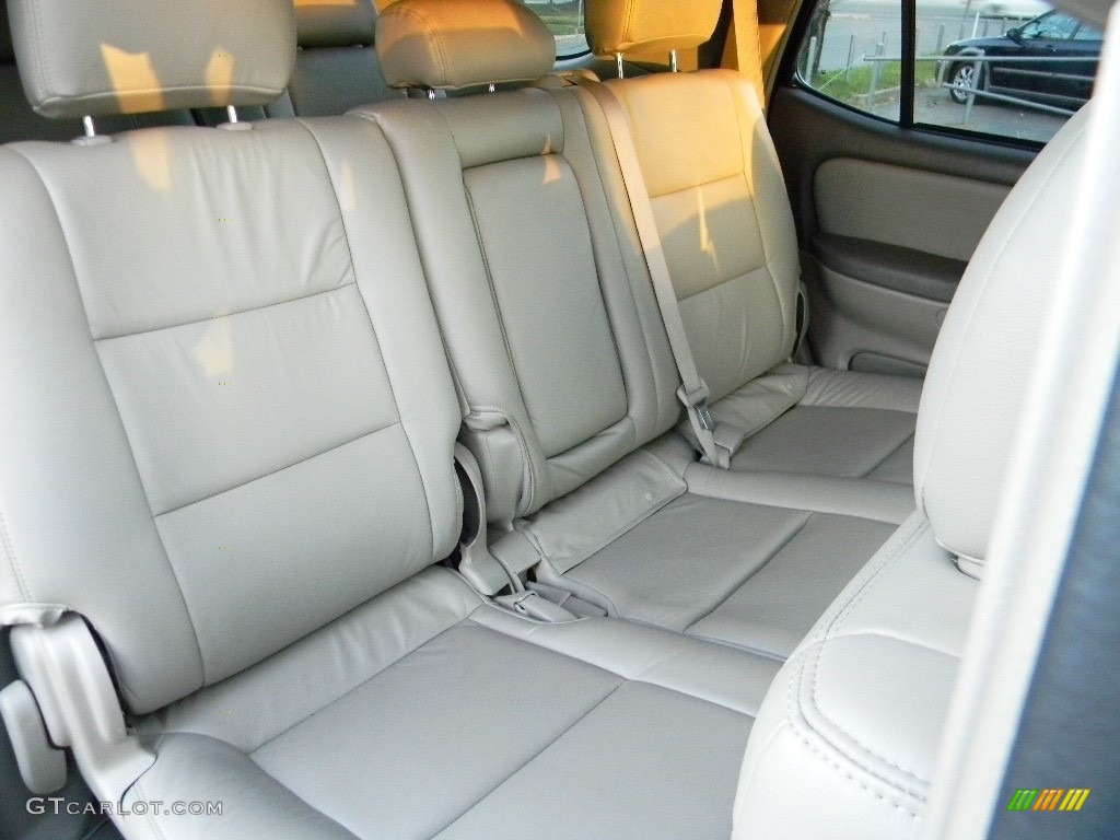 2006 Sequoia SR5 4WD - Phantom Gray Pearl / Light Charcoal photo #24