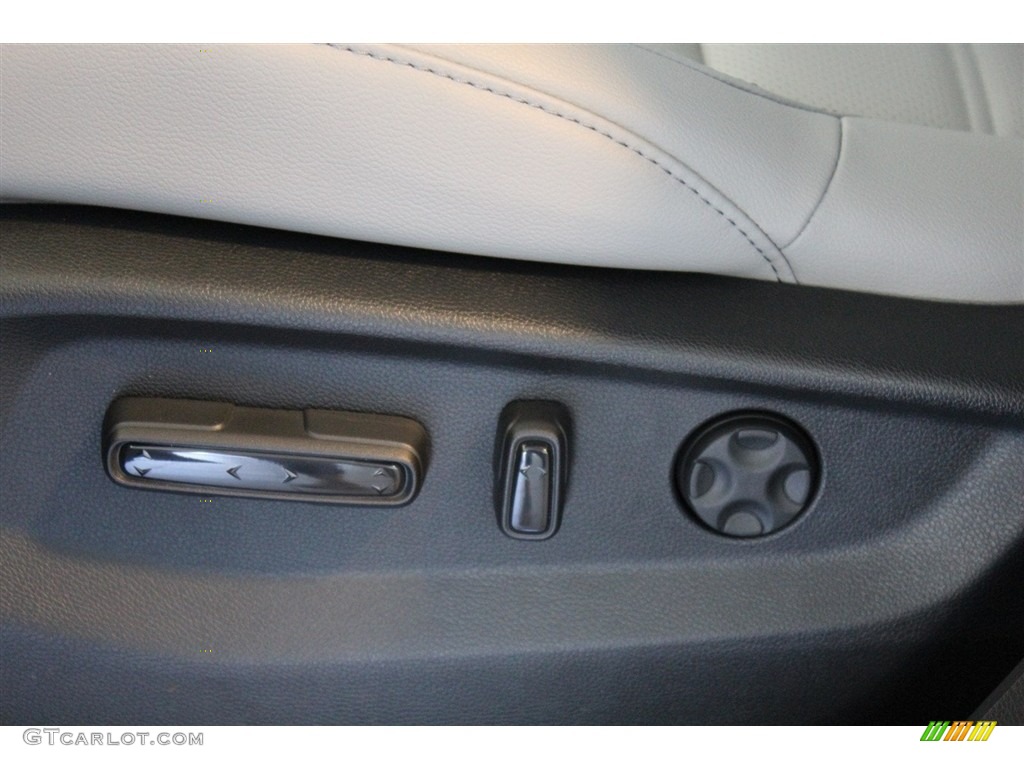 2017 Honda CR-V Touring Controls Photo #123126199