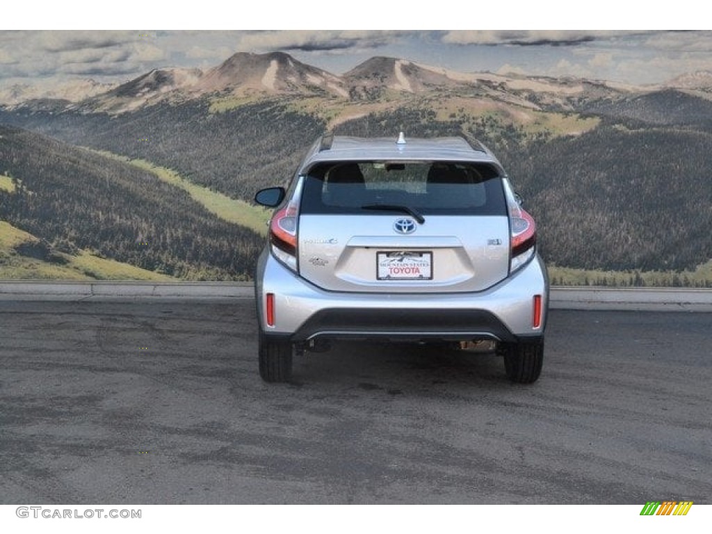 2018 Prius c Three - Classic Silver Metallic / Gray/Dark Gray Two-Tone photo #4