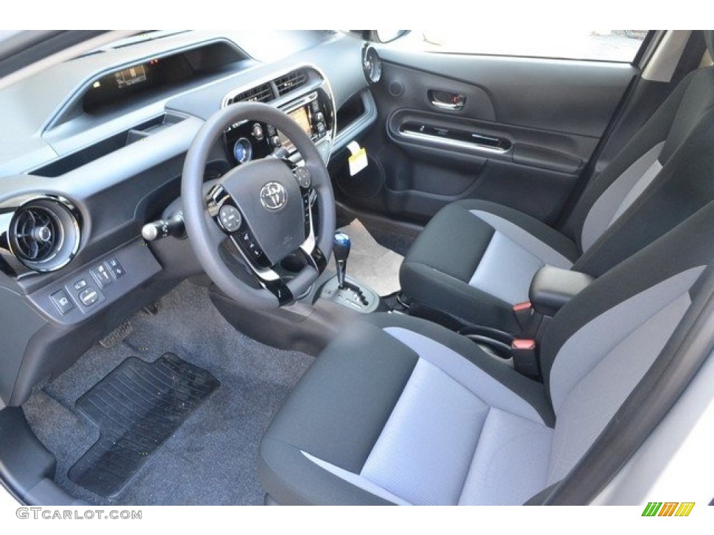 2018 Prius c Three - Classic Silver Metallic / Gray/Dark Gray Two-Tone photo #5