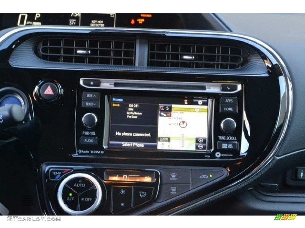 2018 Prius c Three - Classic Silver Metallic / Gray/Dark Gray Two-Tone photo #6