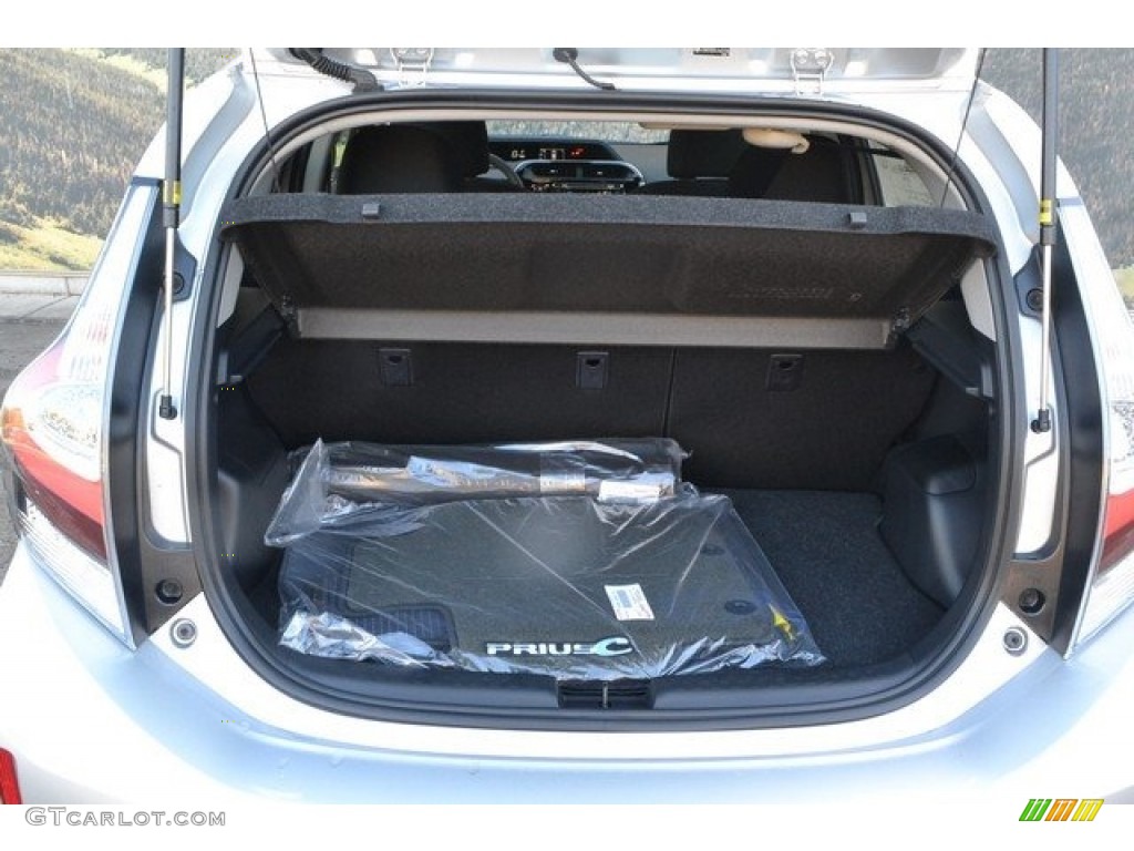 2018 Prius c Three - Classic Silver Metallic / Gray/Dark Gray Two-Tone photo #8