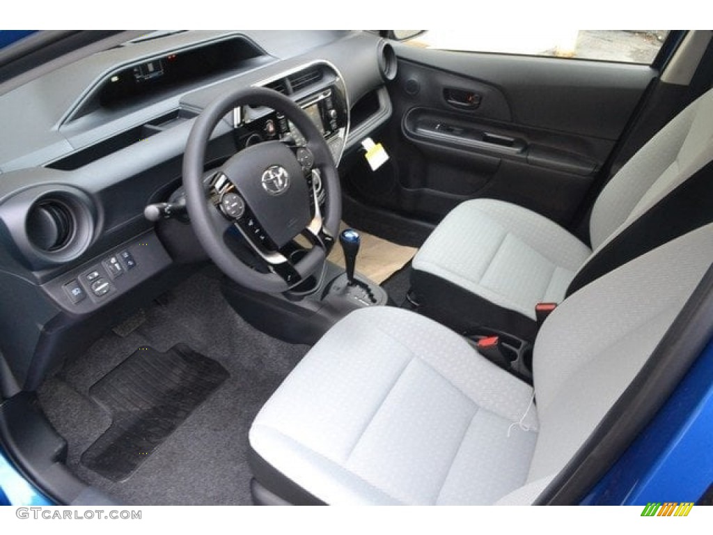 Gray Interior 2018 Toyota Prius c One Photo #123131408