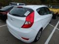 Century White - Accent SE Hatchback Photo No. 4