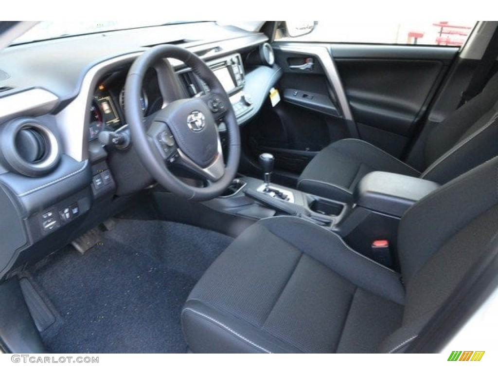 2018 RAV4 XLE AWD - Super White / Black photo #5