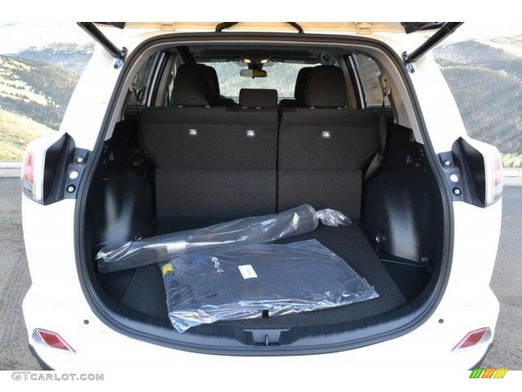 2018 RAV4 XLE AWD - Super White / Black photo #8