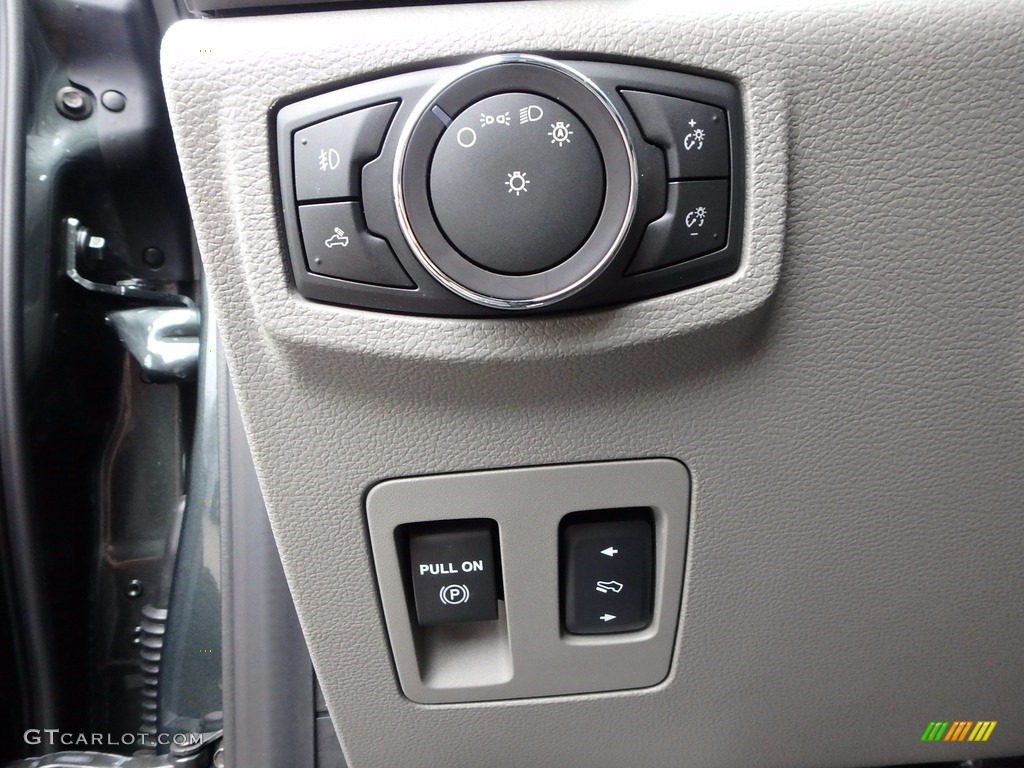 2018 Ford F150 XLT SuperCab 4x4 Controls Photo #123164400