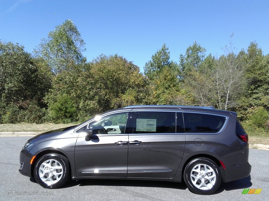 Granite Crystal Metallic 2018 Chrysler Pacifica Touring L Exterior Photo #123165993