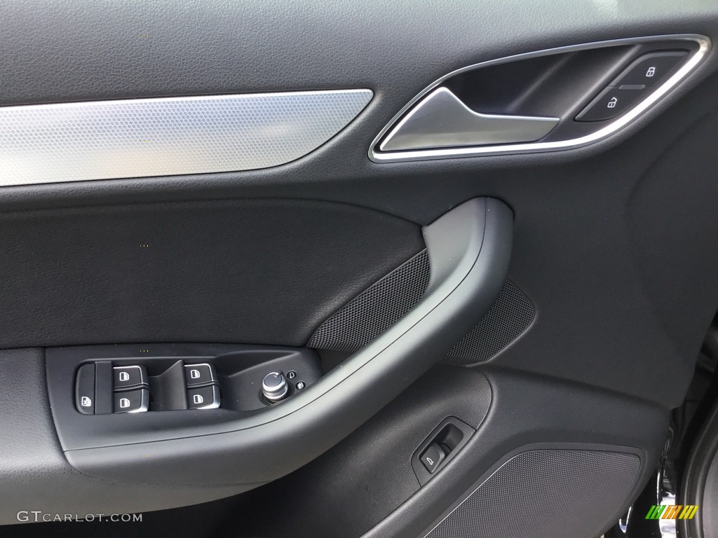 2018 Audi Q3 2.0 TFSI Premium quattro Door Panel Photos
