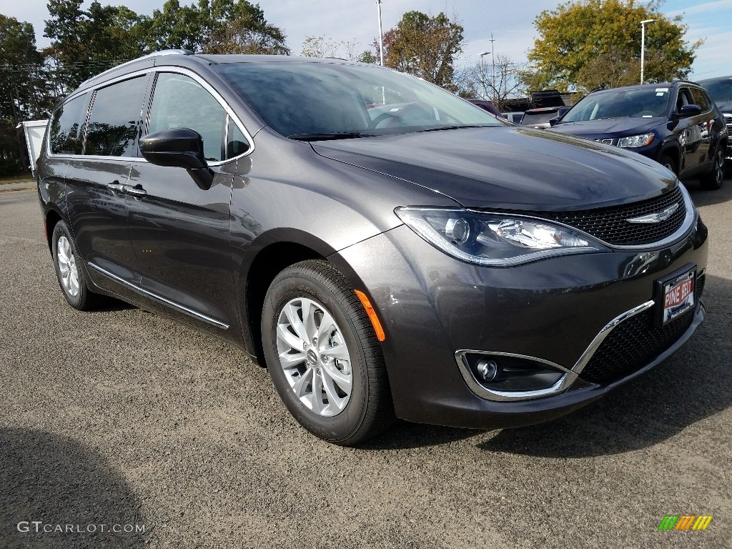 2018 Granite Crystal Metallic Chrysler Pacifica Touring L 123154380 2018 Granite Crystal Metallic Chrysler Pacifica Touring L 123154380