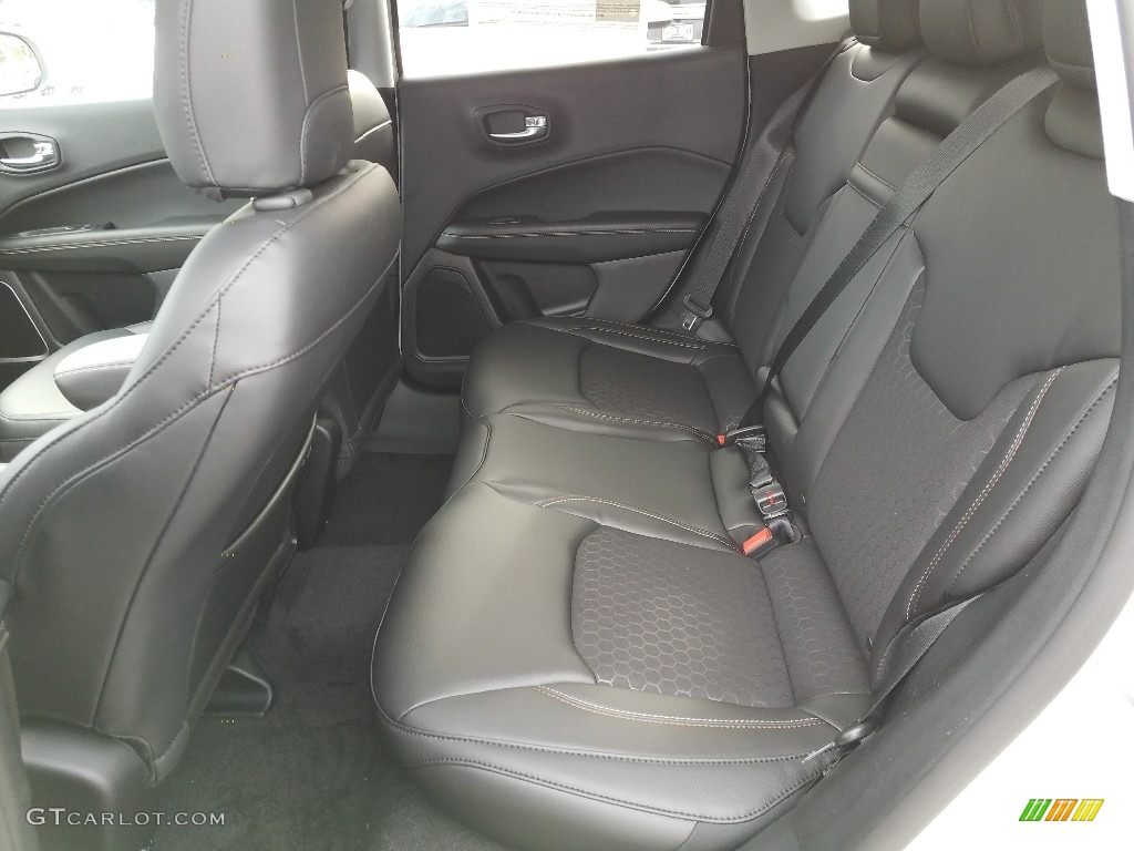 2018 Compass Latitude 4x4 - White / Black photo #6