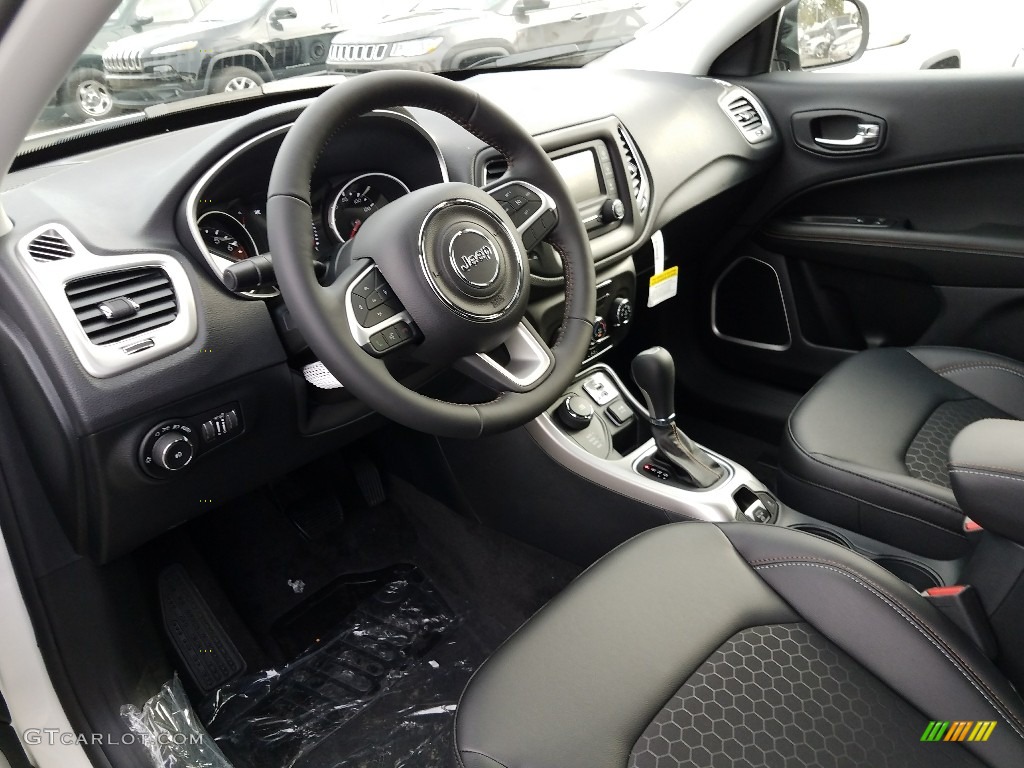 2018 Compass Latitude 4x4 - White / Black photo #7