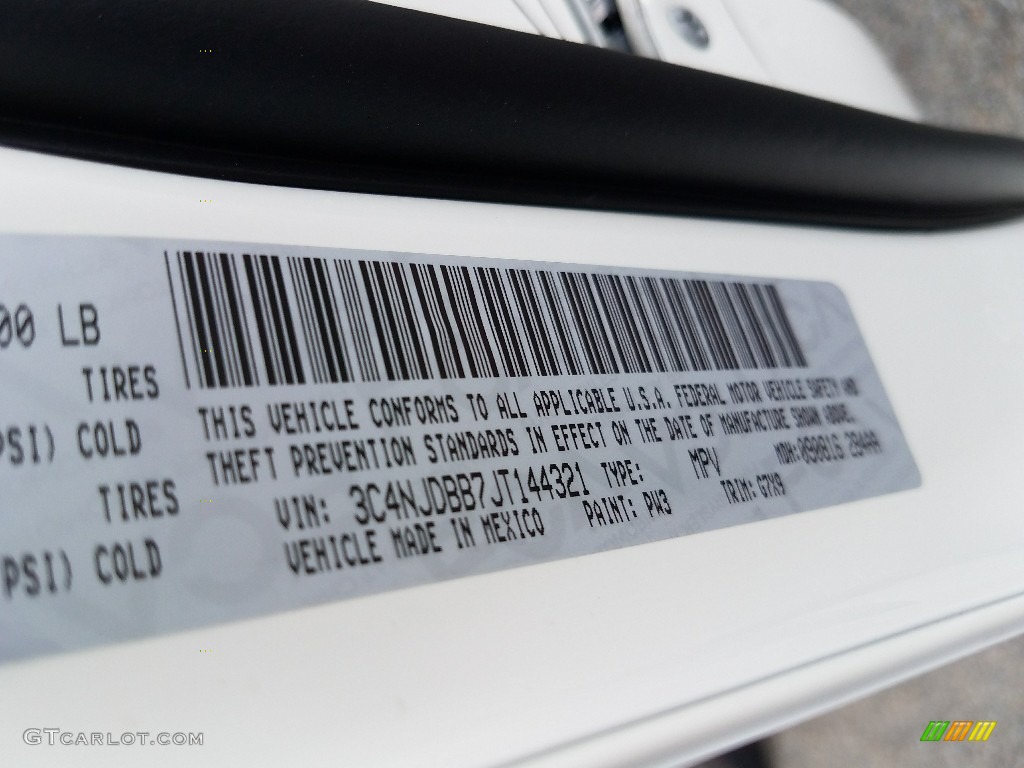 2018 Compass Latitude 4x4 - White / Black photo #9