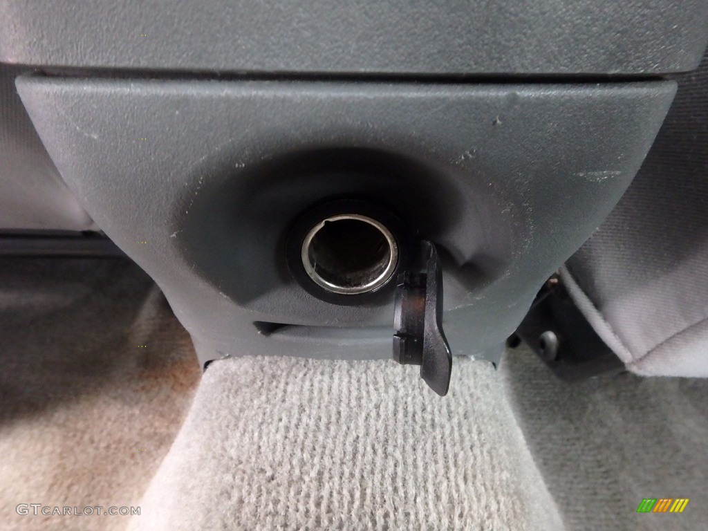 2006 ION 2 Sedan - Storm Gray / Gray photo #18