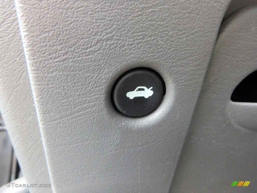 2006 ION 2 Sedan - Storm Gray / Gray photo #22