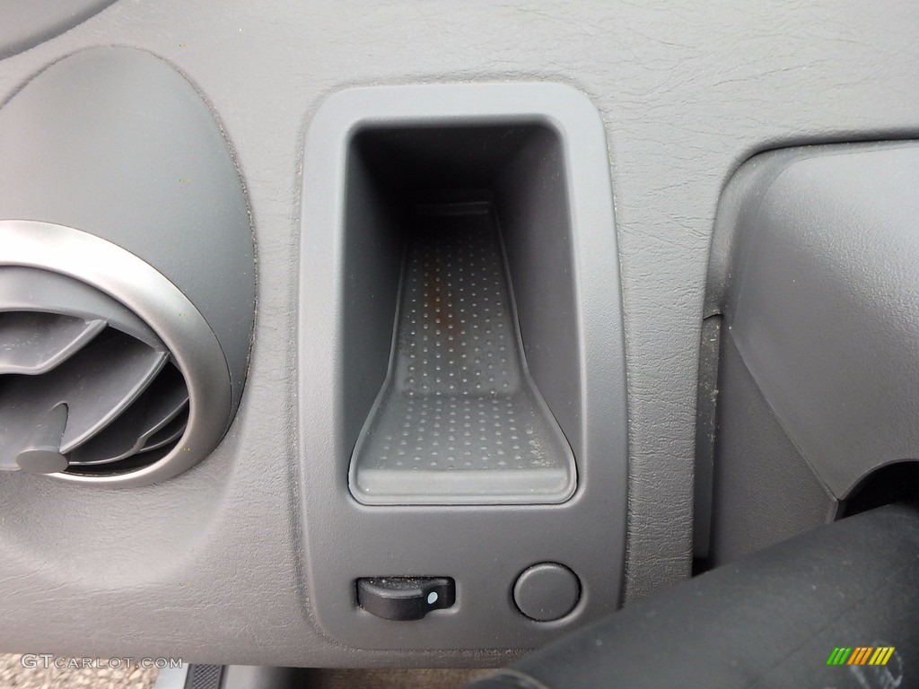 2006 ION 2 Sedan - Storm Gray / Gray photo #24