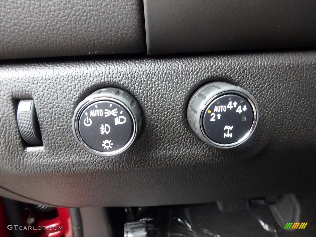 2018 GMC Canyon SLE Crew Cab 4x4 Controls Photo #123171642