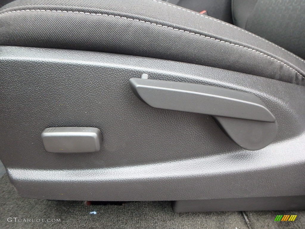 2018 GMC Canyon SLE Crew Cab 4x4 Controls Photo #123171669