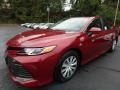 2018 Ruby Flare Pearl Toyota Camry Hybrid LE  photo #4