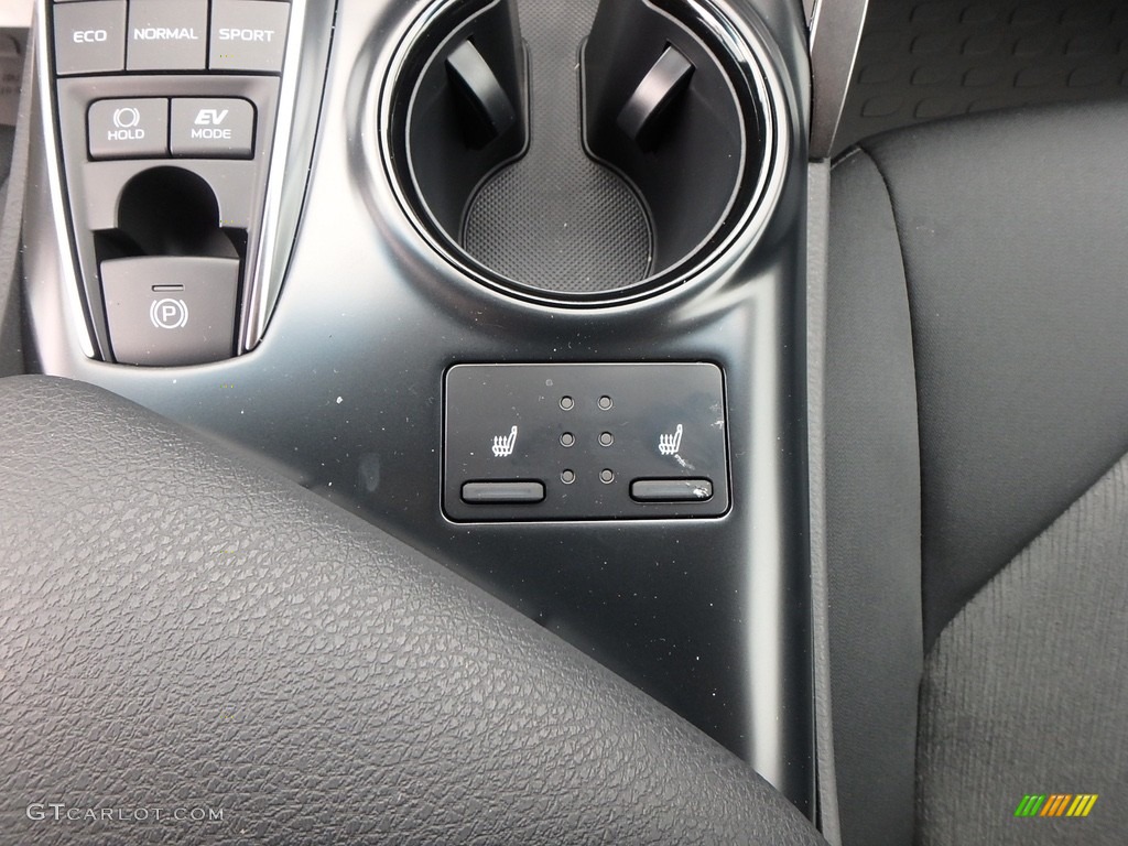 2018 Camry Hybrid LE - Ruby Flare Pearl / Black photo #15