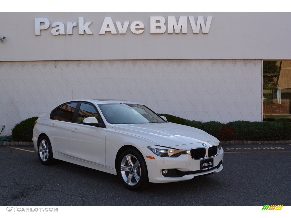 2015 3 Series 328i xDrive Sedan - Alpine White / Black photo #1