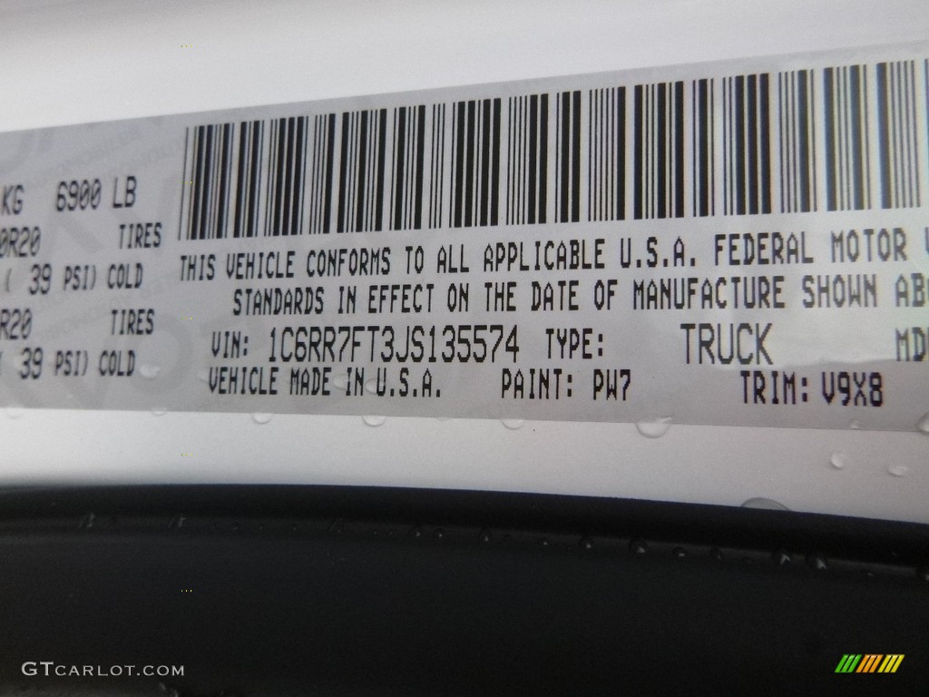 2018 1500 Express Quad Cab 4x4 - Bright White / Black/Diesel Gray photo #17