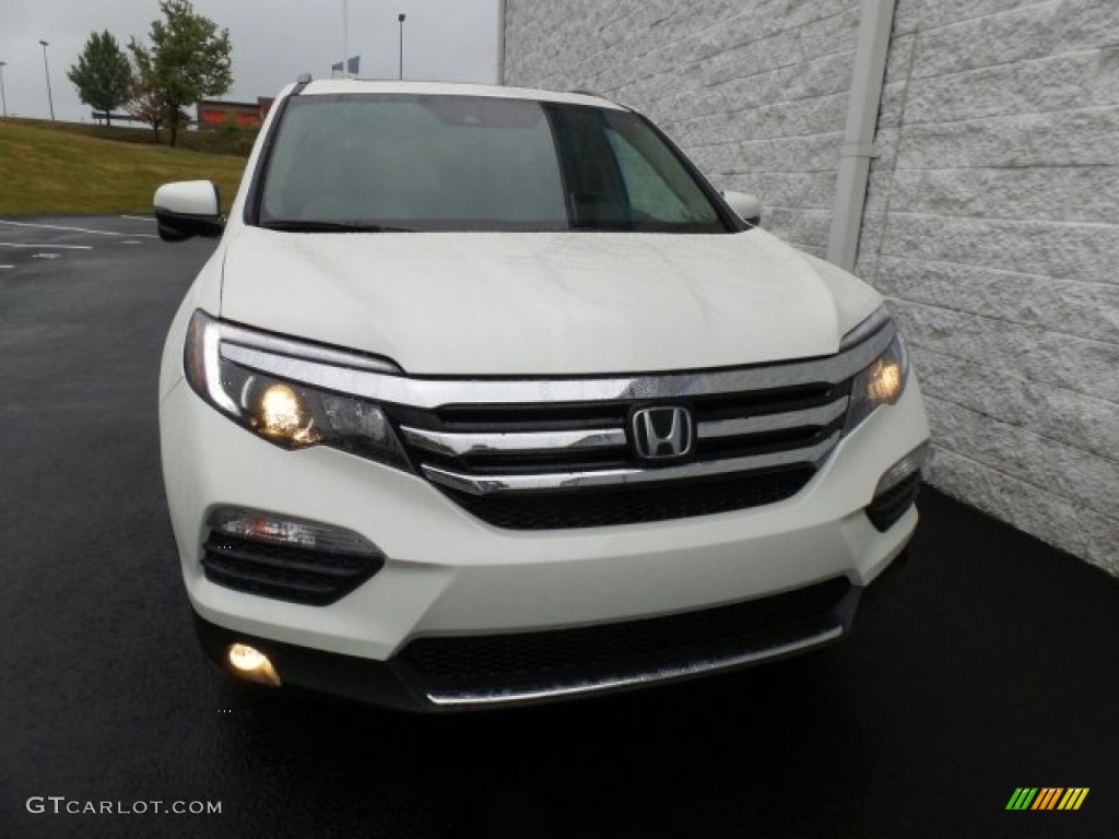 2017 Pilot Touring AWD - White Diamond Pearl / Beige photo #3