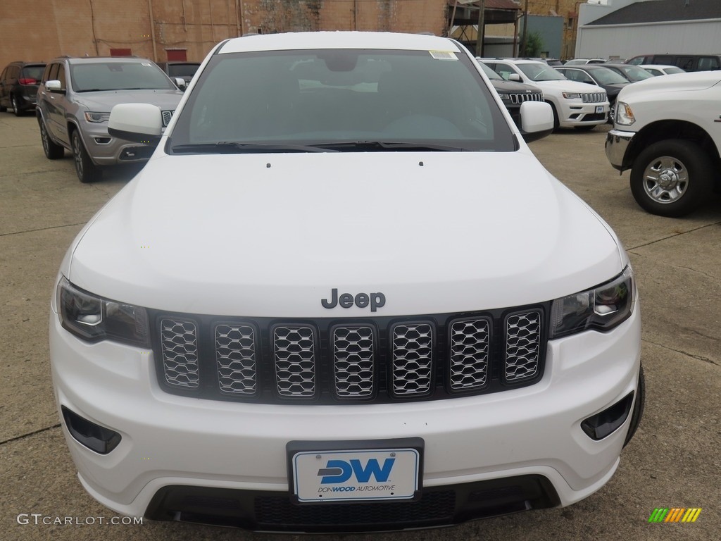 2018 Grand Cherokee Altitude 4x4 - Bright White / Black photo #3