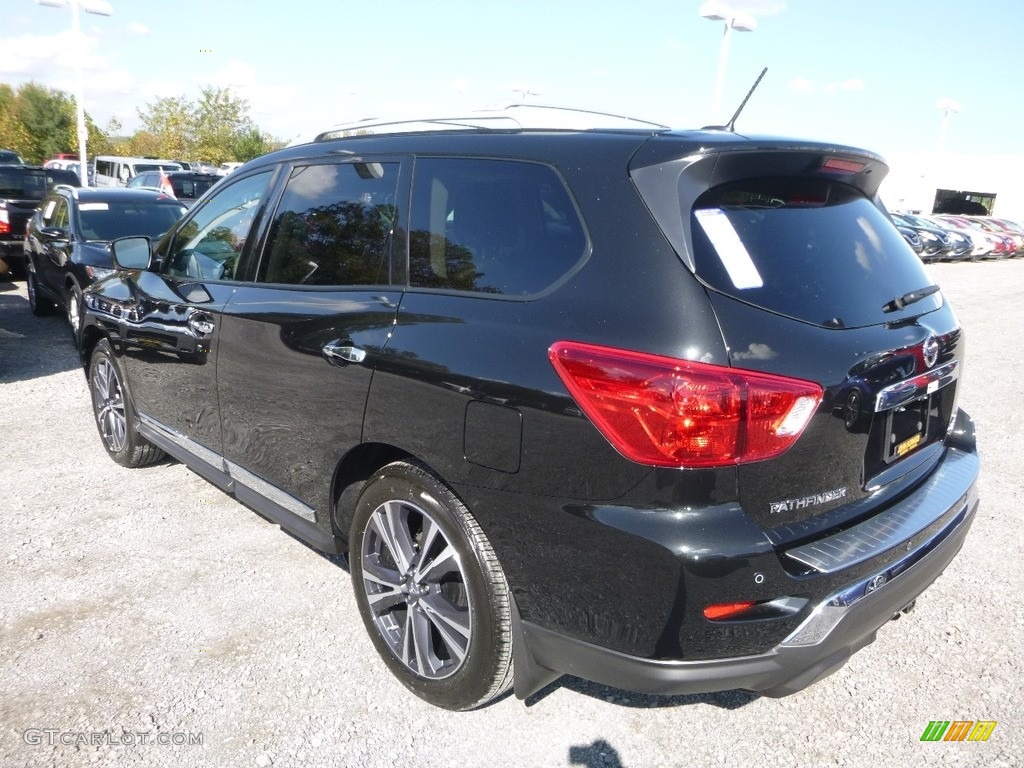 2018 Pathfinder Platinum 4x4 - Magnetic Black / Charcoal photo #3