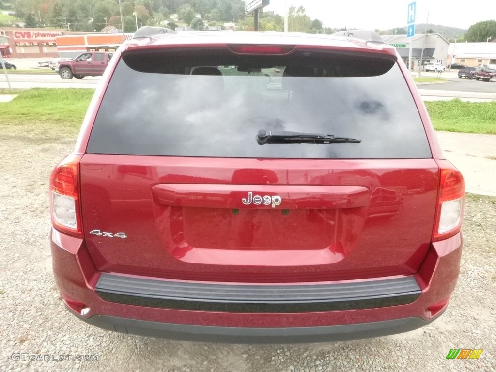 2012 Compass Latitude 4x4 - Deep Cherry Red Crystal Pearl / Dark Slate Gray/Light Pebble Beige photo #4