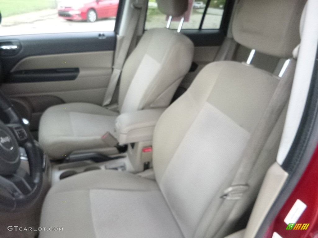 2012 Compass Latitude 4x4 - Deep Cherry Red Crystal Pearl / Dark Slate Gray/Light Pebble Beige photo #15