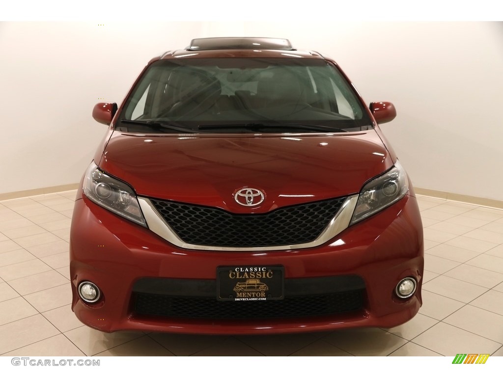 2015 Sienna SE - Salsa Red Pearl / Black photo #2