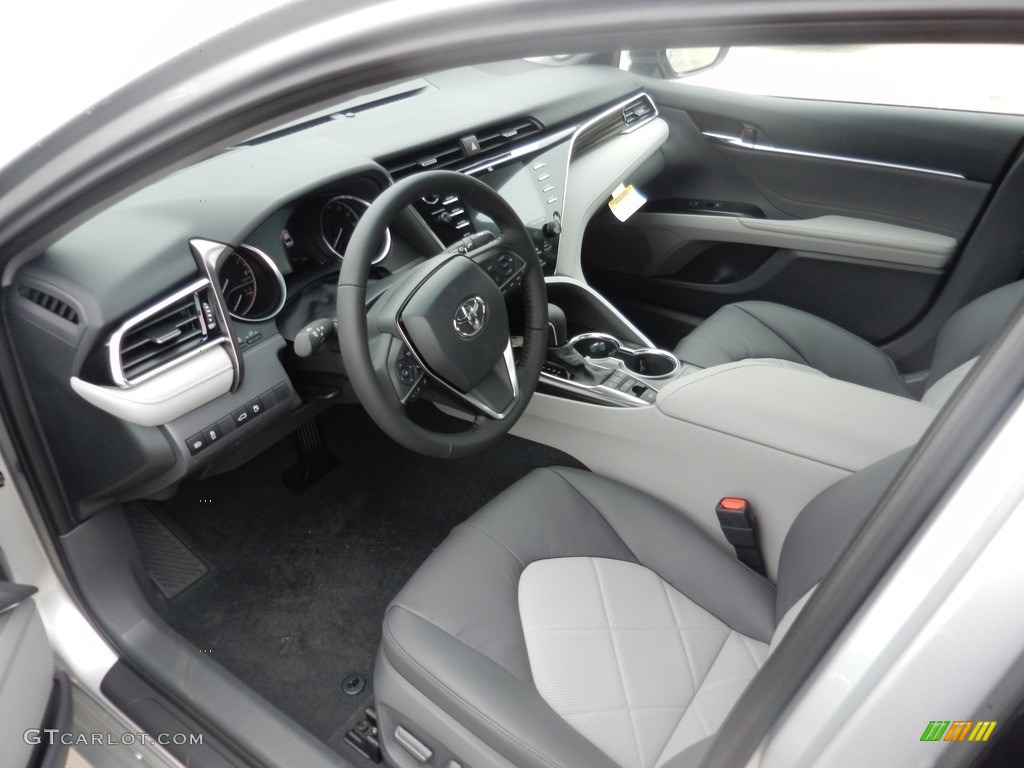 2018 Camry XLE - Celestial Silver Metallic / Ash photo #3