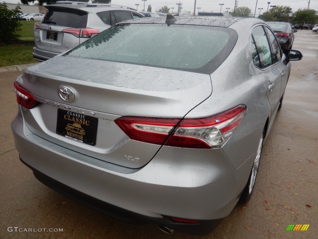 2018 Camry XLE - Celestial Silver Metallic / Ash photo #2