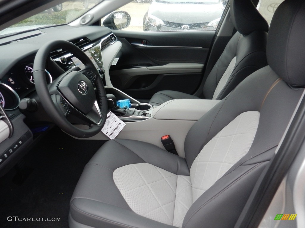2018 Camry XLE - Celestial Silver Metallic / Ash photo #3