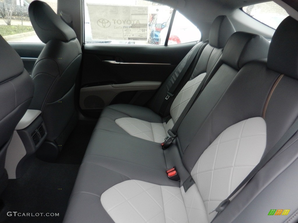 2018 Camry XLE - Celestial Silver Metallic / Ash photo #5