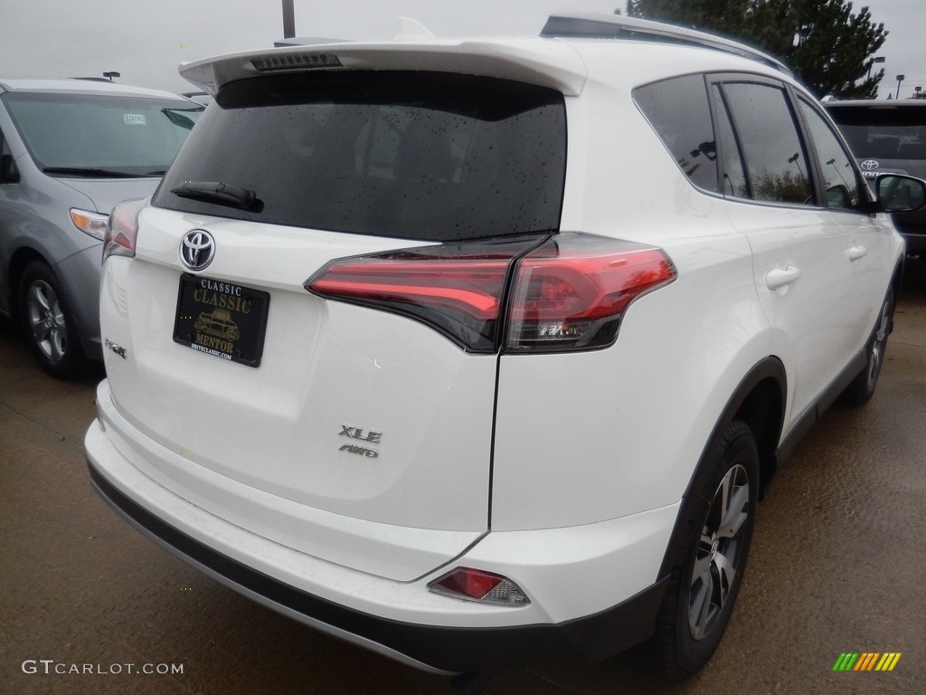 2018 RAV4 XLE AWD - Super White / Ash photo #2