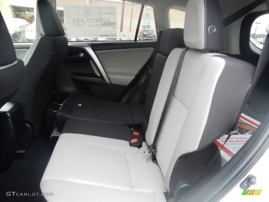 2018 RAV4 XLE AWD - Super White / Ash photo #5