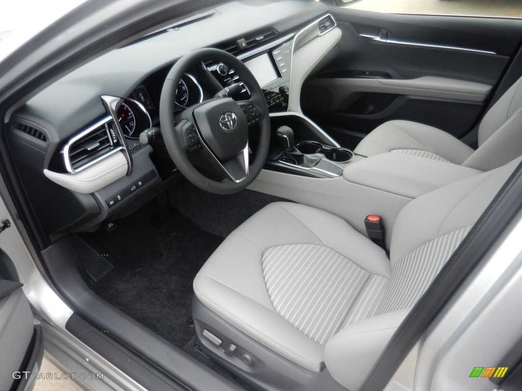 2018 Camry SE - Celestial Silver Metallic / Ash photo #3