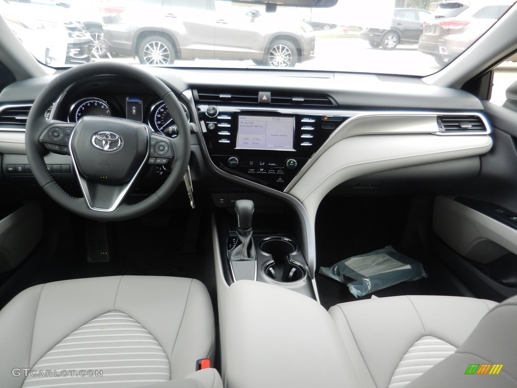 2018 Camry SE - Celestial Silver Metallic / Ash photo #4