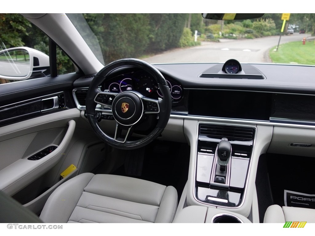 2017 Porsche Panamera 4 Black/Chalk Dashboard Photo #123243763