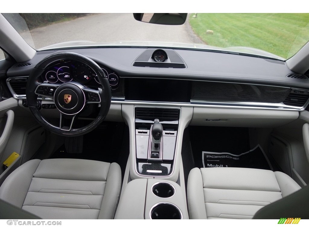 2017 Porsche Panamera 4 Black/Chalk Dashboard Photo #123243787