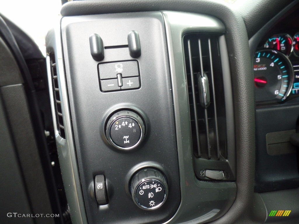 2018 Chevrolet Silverado 2500HD LT Crew Cab 4x4 Controls Photo #123244567