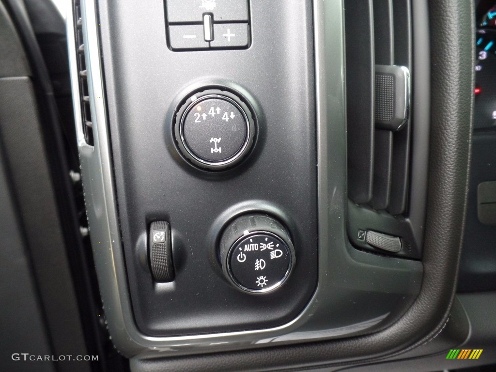 2018 Chevrolet Silverado 3500HD LTZ Crew Cab 4x4 Controls Photo #123245872