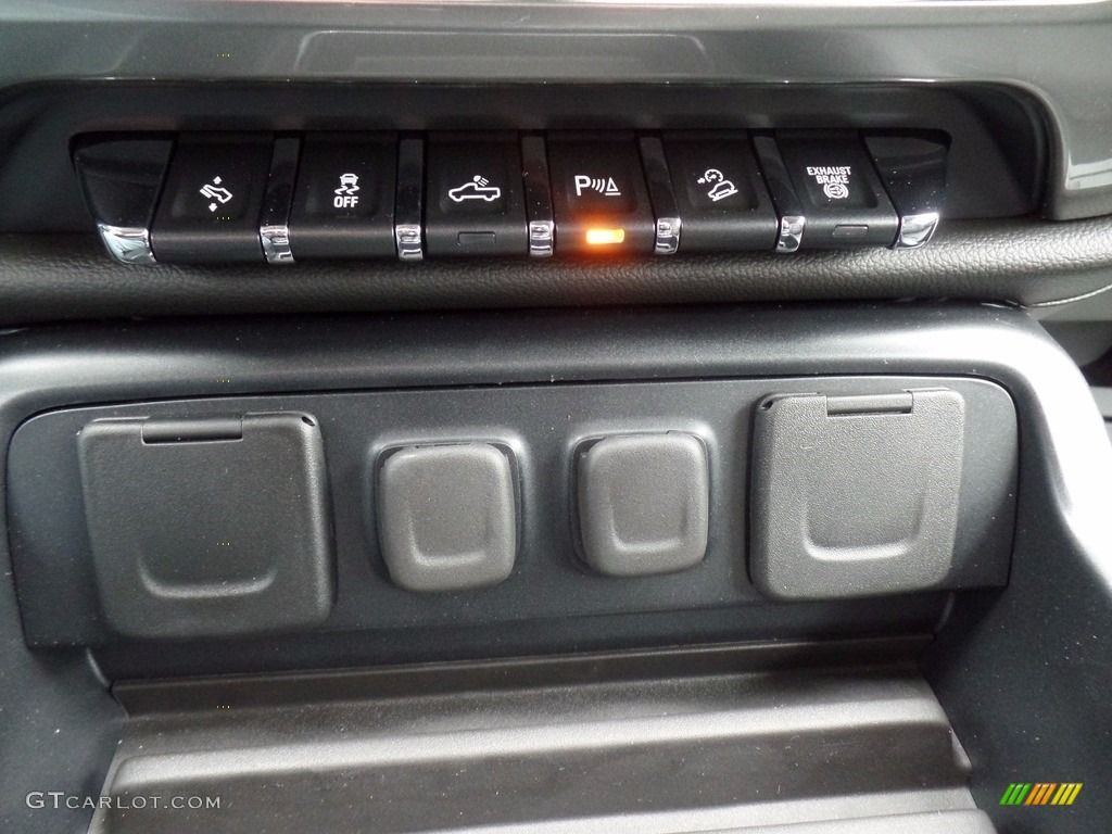 2018 Chevrolet Silverado 3500HD LTZ Crew Cab 4x4 Controls Photo #123246118