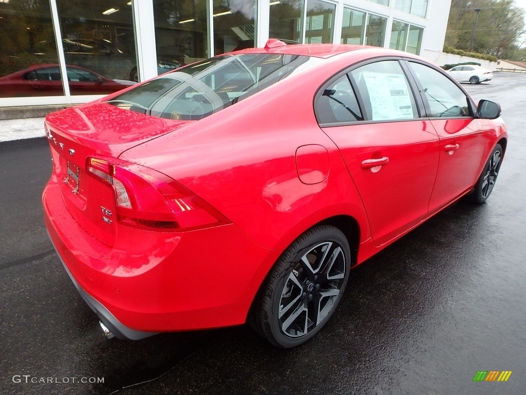 2018 S60 T5 AWD Dynamic - Passion Red / Black photo #2